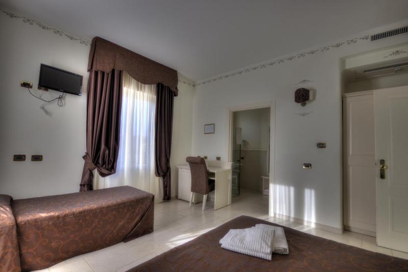 Hotel Madonna Delle Grazie Ceglie Messapica Exterior photo
